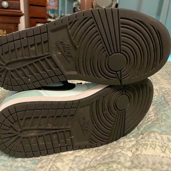 Nike Air Jordan 1mid High-Tops in Teal/ Mint and Black - Picture 9 of 9
